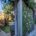 Unique Tiny Smart With Private Garden, Jacuzzi, Ps5, Cinema Projector - Wow *
