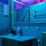 Holiday home Unique Tiny Smart With Private Garden, Jacuzzi, Ps5, Cinema Projector - Wow