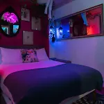 Holiday home Unique Tiny Smart With Private Garden, Jacuzzi, Ps5, Cinema Projector - Wow