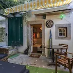 Holiday home Unique Tiny Smart With Private Garden, Jacuzzi, Ps5, Cinema Projector - Wow *