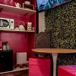 Unique Tiny Smart With Private Garden, Jacuzzi, Ps5, Cinema Projector - Wow Holiday home Sintra