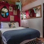 Unique Tiny Smart With Private Garden, Jacuzzi, Ps5, Cinema Projector - Wow *