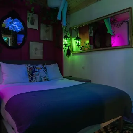 Unique Tiny Smart With Private Garden, Jacuzzi, Ps5, Cinema Projector - Wow Сasa de vacaciones *