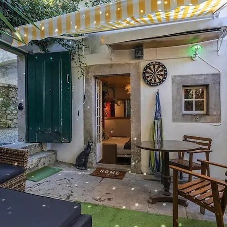 Hébergement de vacances Unique Tiny Smart With Private Garden, Jacuzzi - Wow *