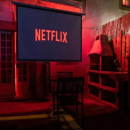 Сasa de vacaciones Unique Tiny Smart With Private Garden, Jacuzzi, Ps5, Cinema Projector - Wow