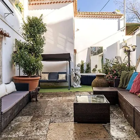 Unique Tiny Smart With Private Garden, Jacuzzi, Ps5, Cinema Projector - Wow *